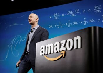 Tỉ phú Jeff Bezos bất ngờ rời ghế CEO Amazon